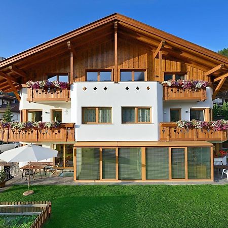 Apartments Burvel セルヴァ・ディ・ヴァル・ガルデーナ エクステリア 写真