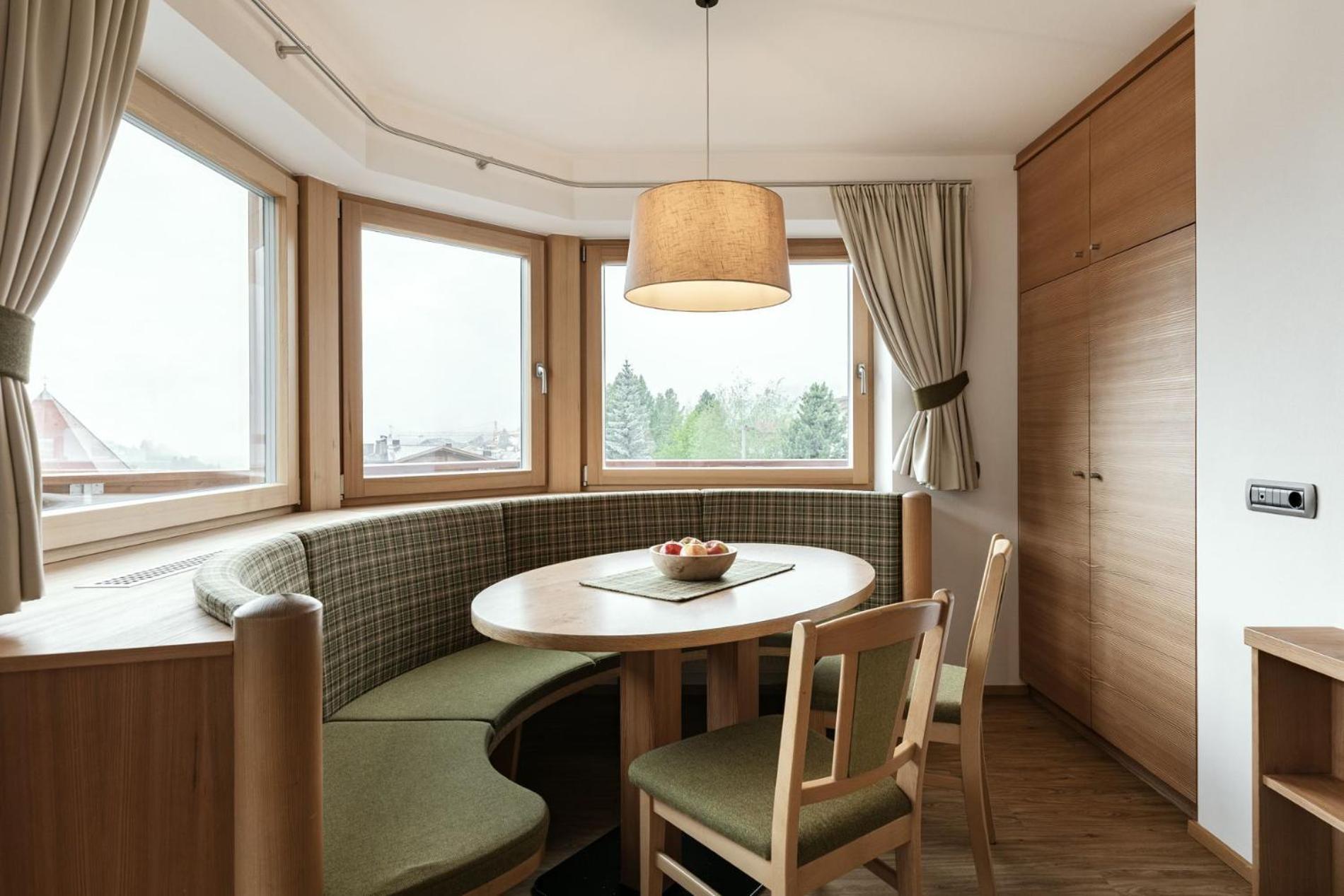 Apartments Burvel セルヴァ・ディ・ヴァル・ガルデーナ 部屋 写真